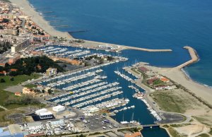 11 x 4.5 Metro Ormeggio Port de Saint Cyprien In Vendita