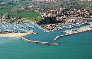 11 x 4.5 Metro Ormeggio Port de Saint Cyprien In Vendita