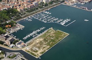 125 x 22 Metro Ormeggio Port Mirabello Porto Turistico, La Spezia