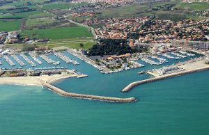 8 x 3 Metro Ormeggio Port de Saint Cyprien In Vendita