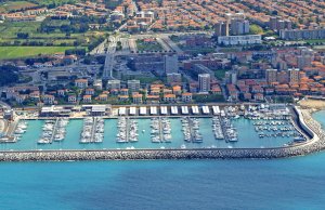 24 x 6.5 Metro Ormeggio Porto Turistico Cala de' Medici In Vendita