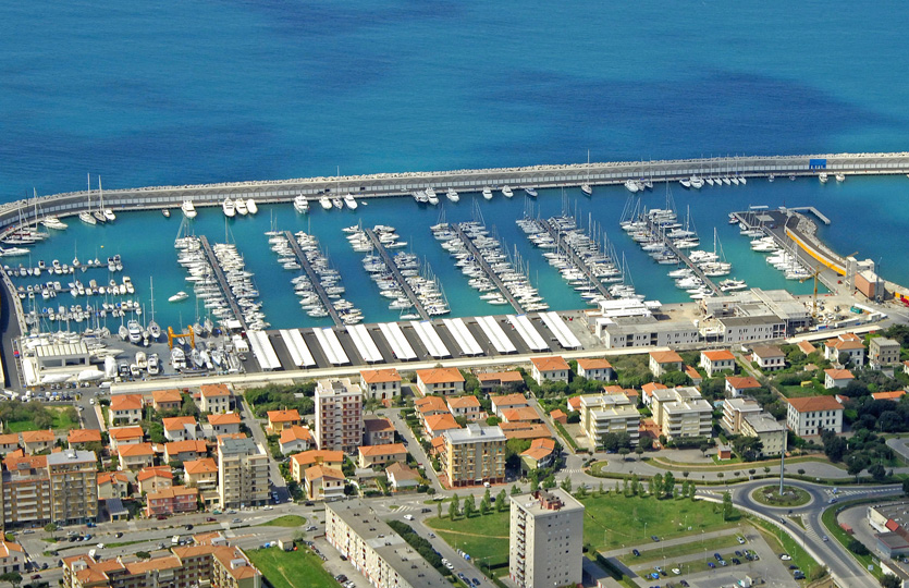 Porto turistico Cala de' Medici - Ormeggi e posti barca